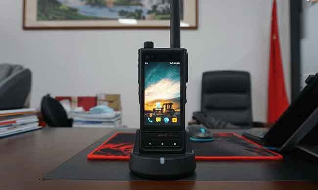 捅破天了！AORO遨游M6支持中国电信天通卫星电话，逐鹿天网之争