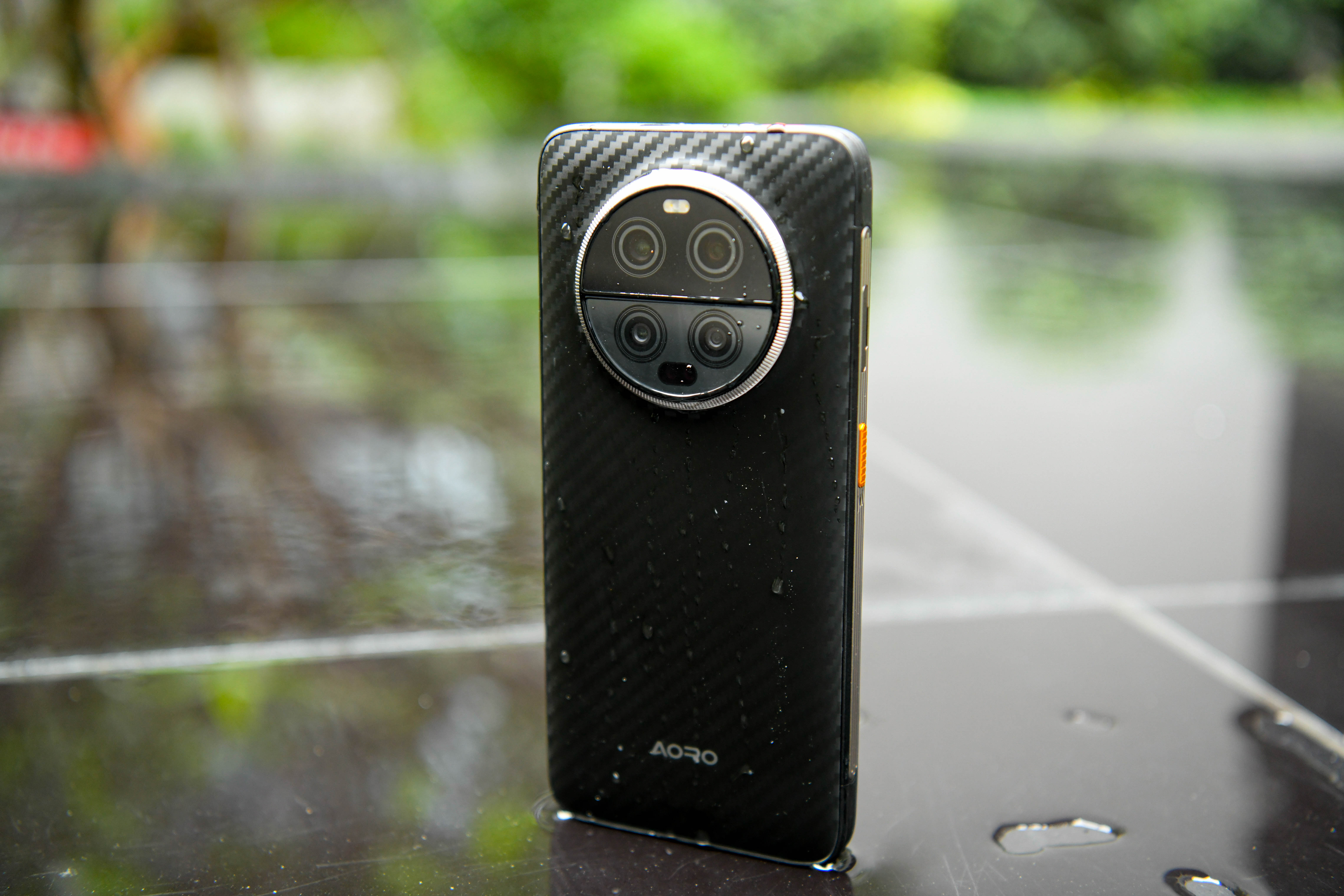 如何利用遨游通讯5G防爆手机提高石油行业安全标准