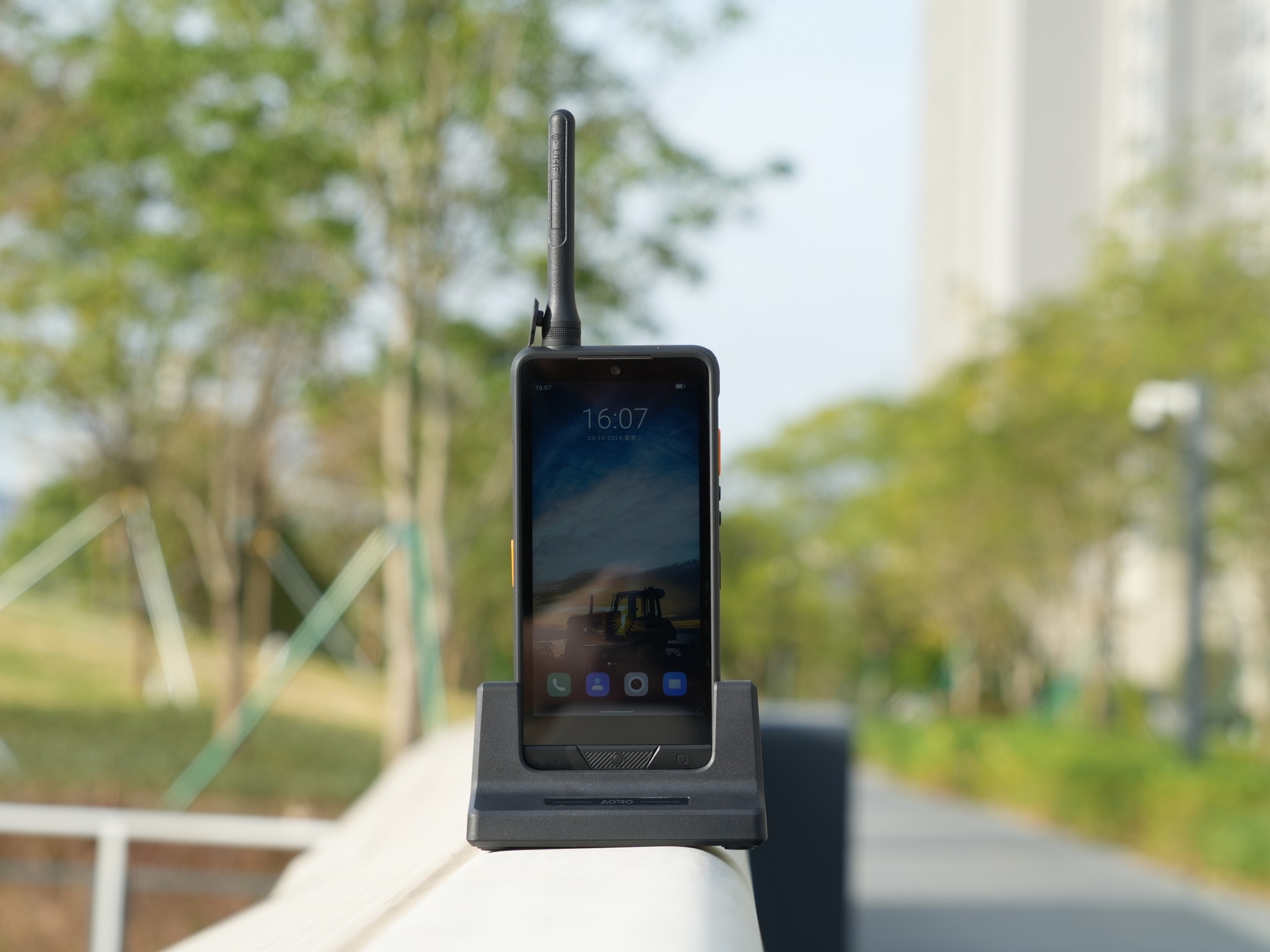 防爆对讲机：化工罐区实时作业监控，突发泄漏事故快速响应