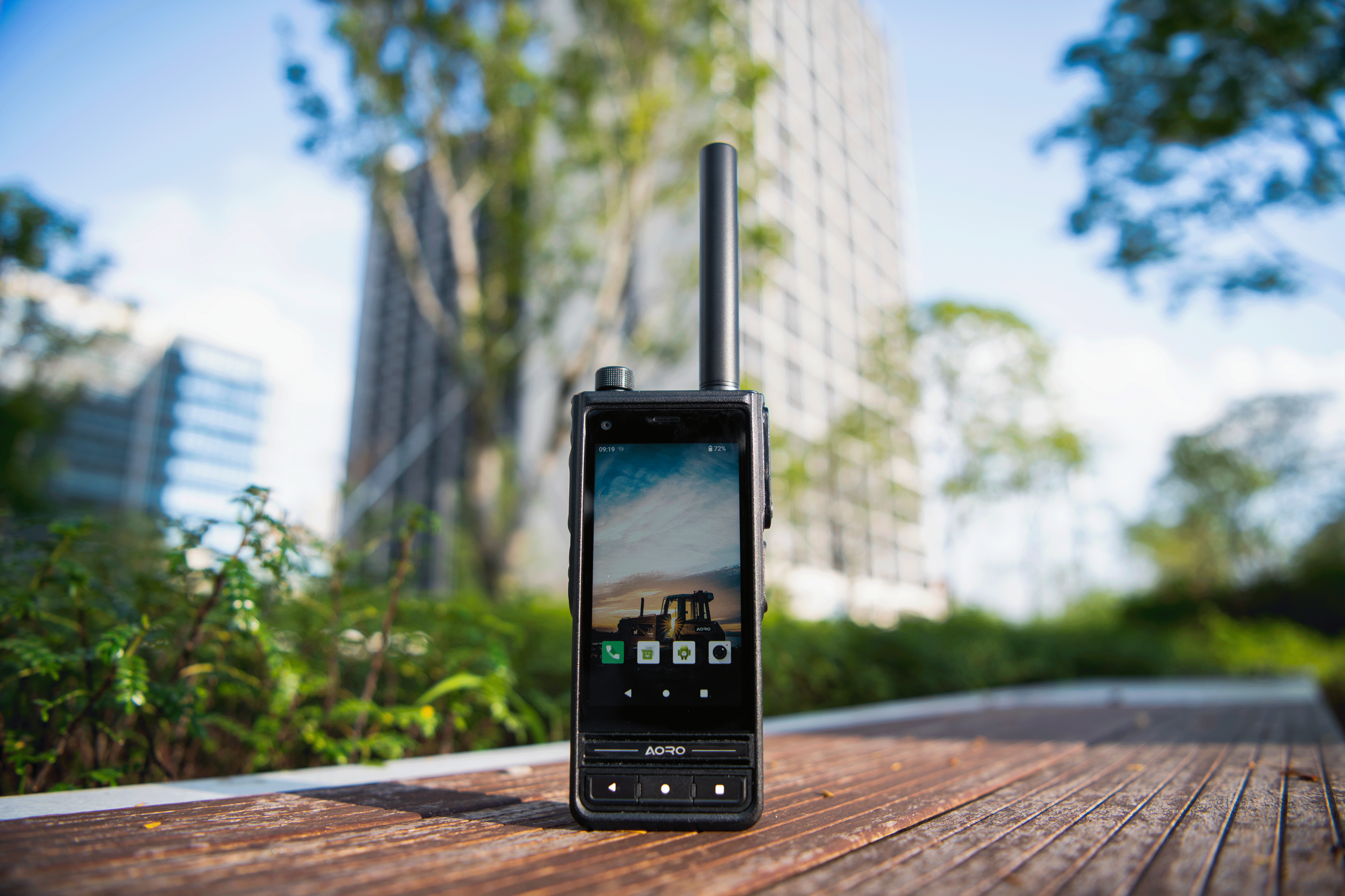 突破基站限制构建天地通信网，遨游天通卫星电话筑牢应急救援防线