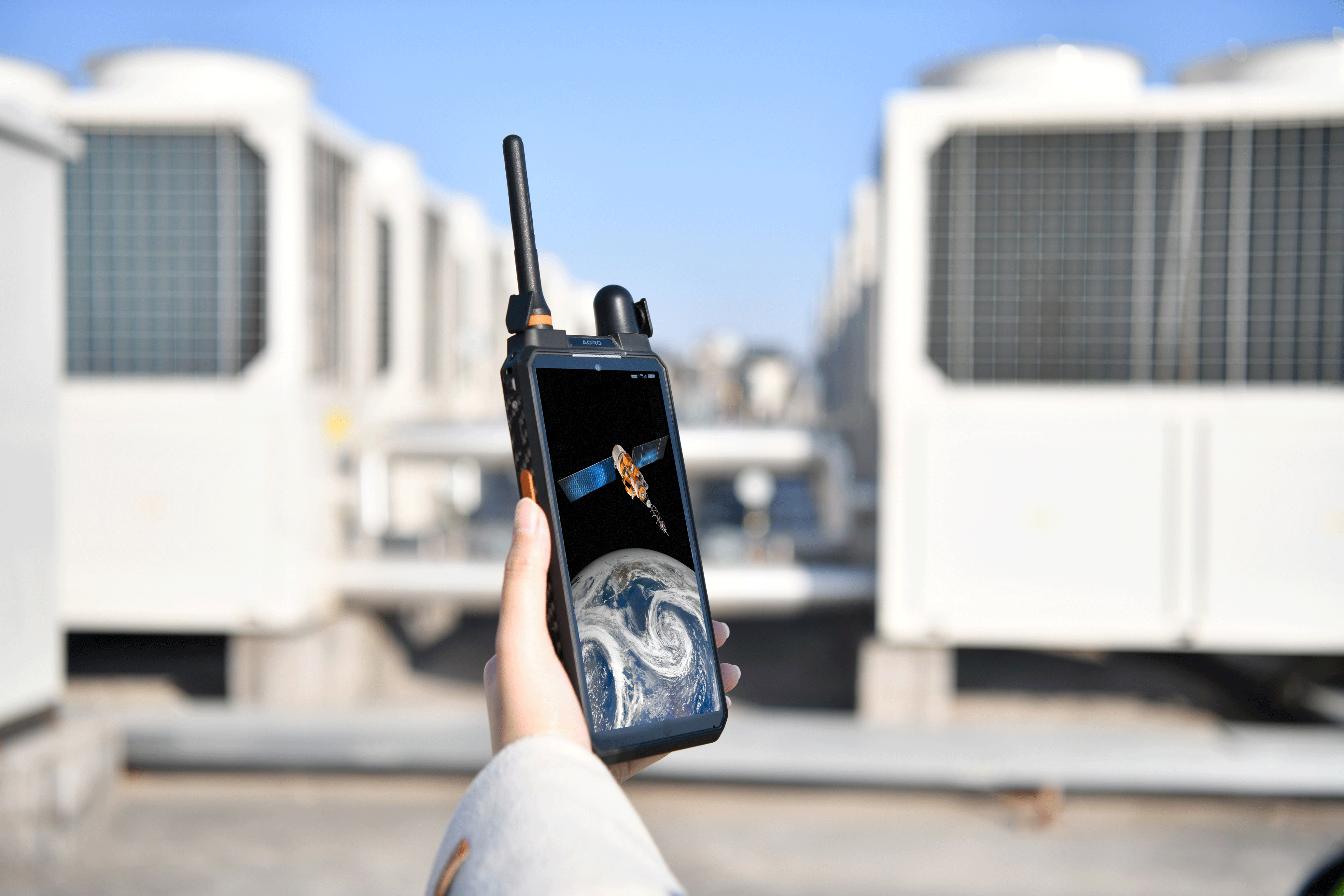 遨游智能对讲机赋能灯塔工厂与黑灯工厂的工业通信革新