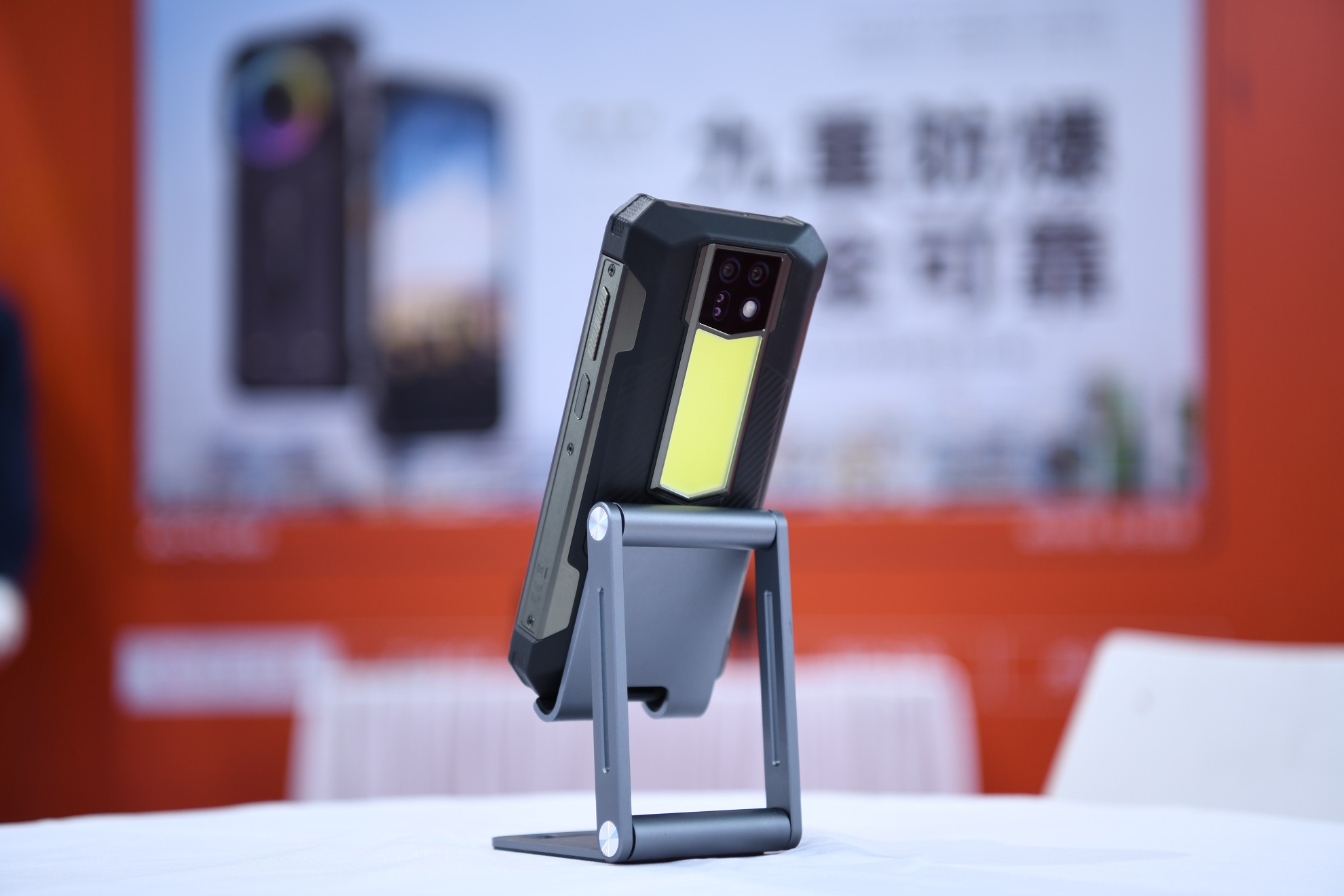 2025防爆手机推荐，6400万夜视+多功能露营灯，工业户外必备