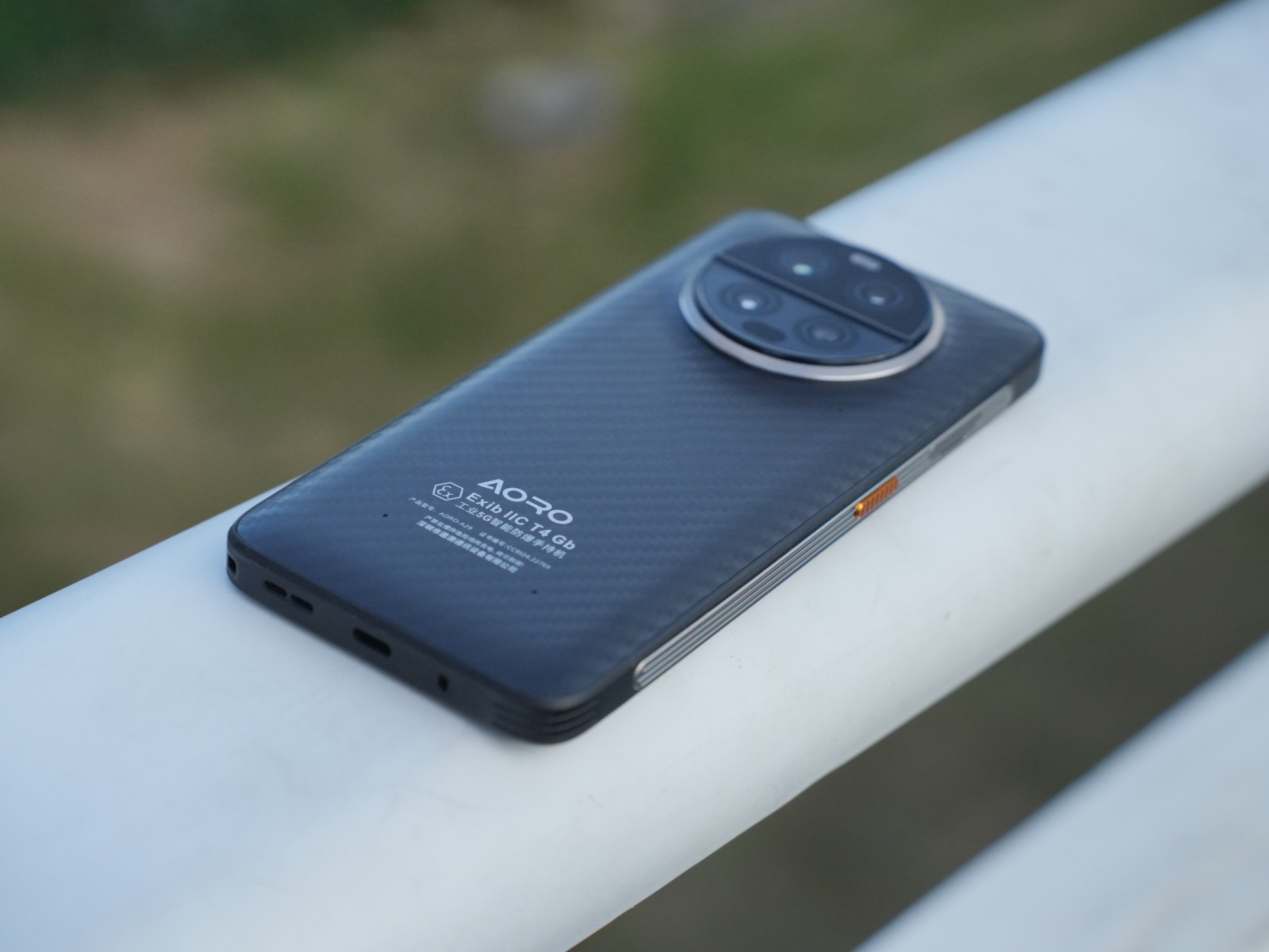 哪款防爆手机配大屏幕？户外强光下清晰显示数据