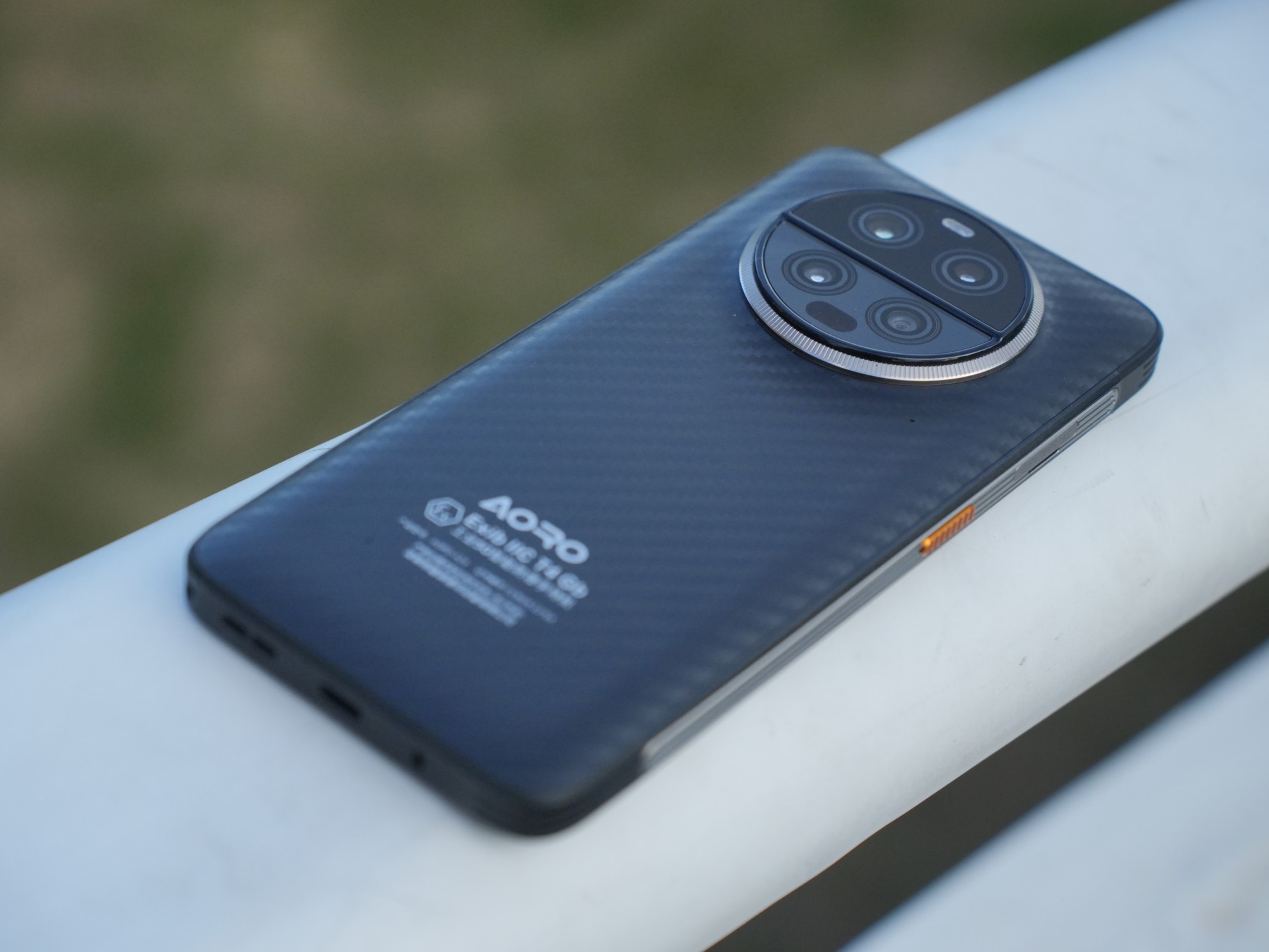 哪款防爆手机配大屏幕？户外强光下清晰显示数据