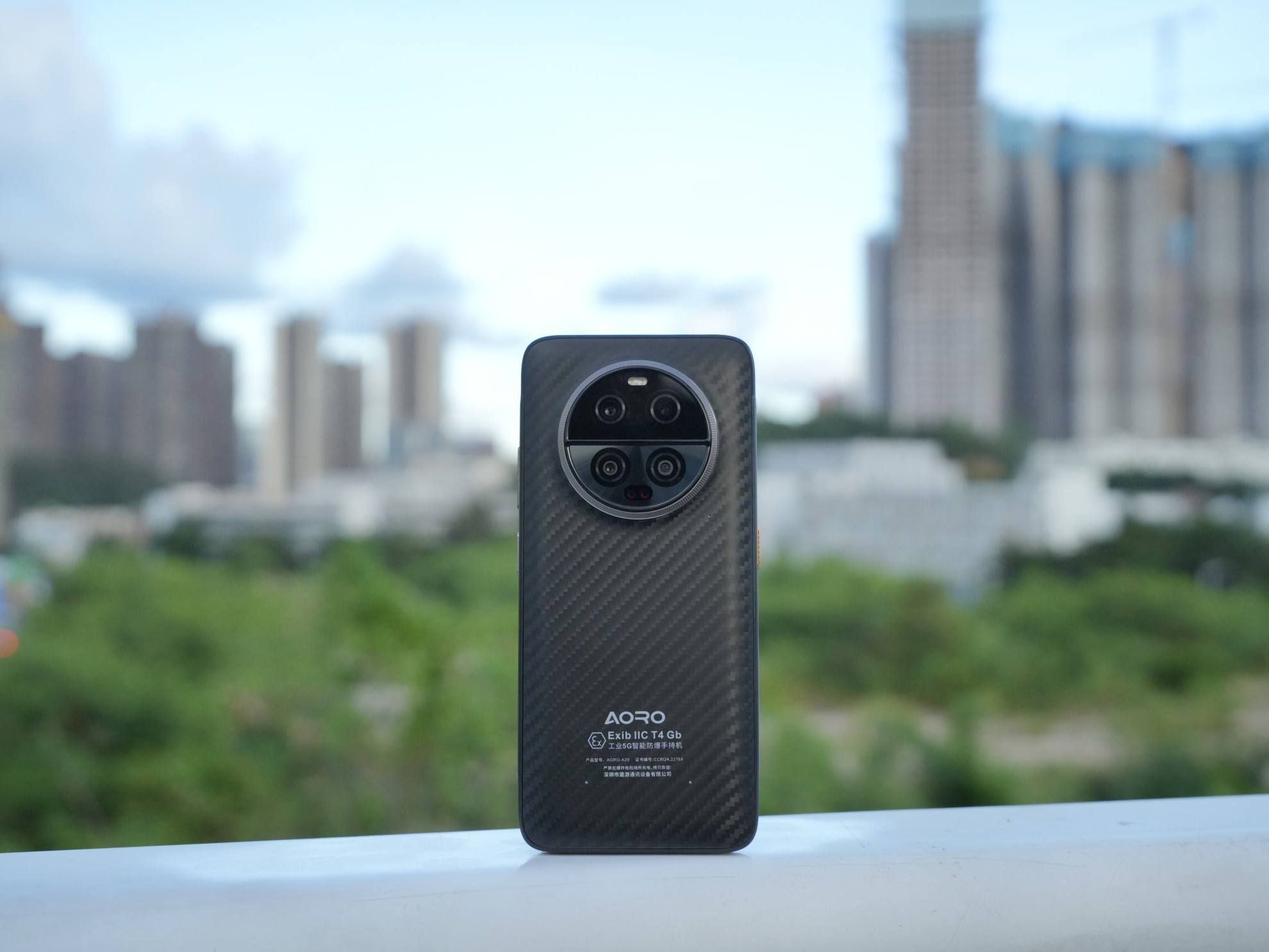 2025 年不容错过的超轻薄防爆手机，机身灵活容易操控