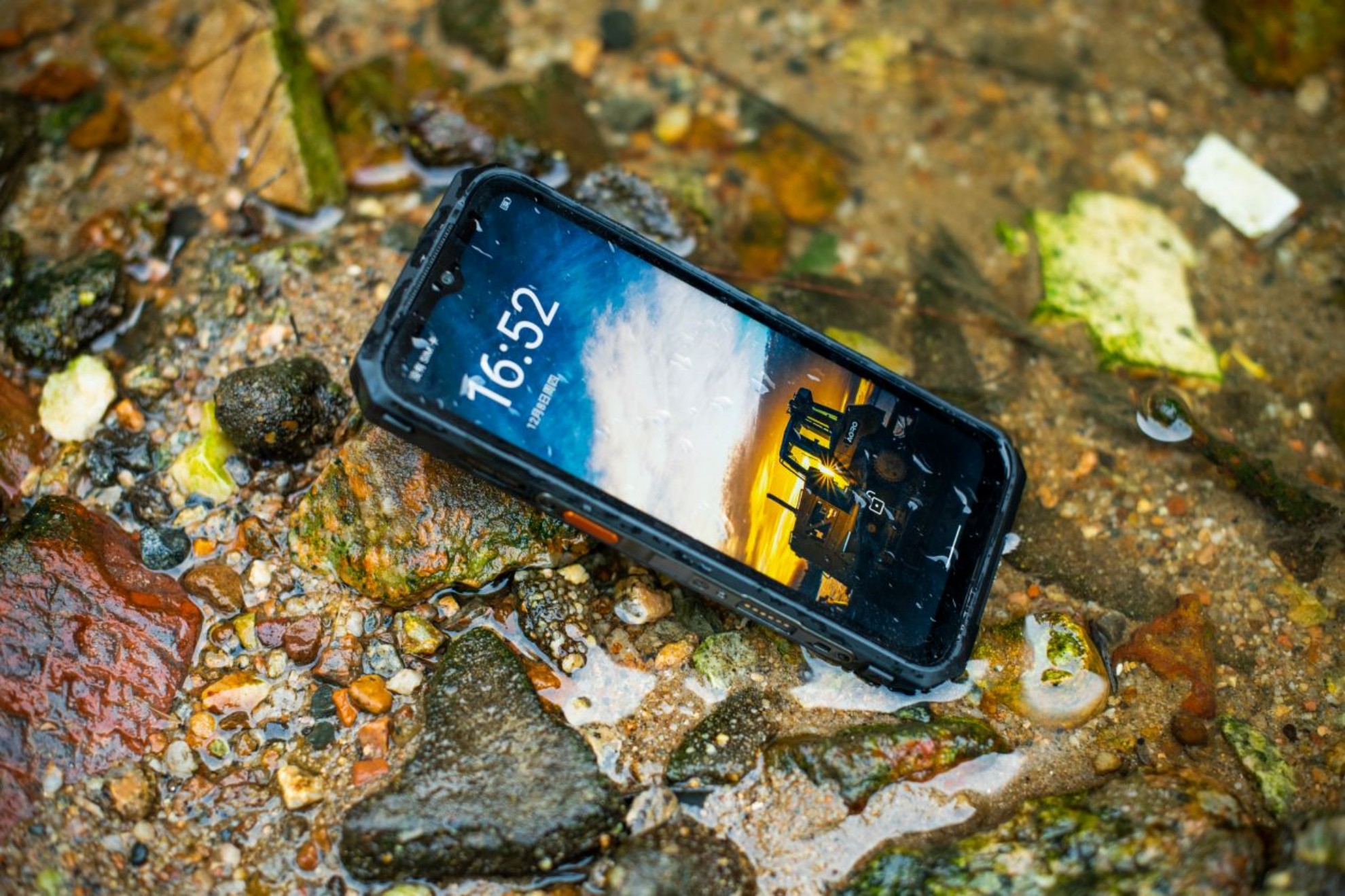 三款热门防爆手机：大电池+三防设计