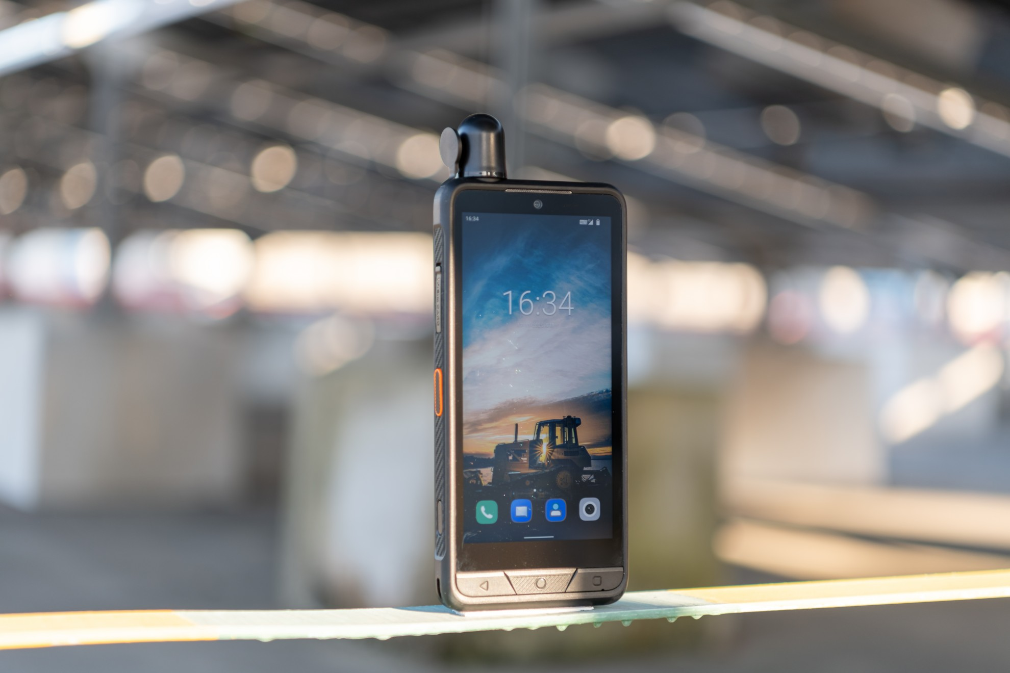 2026石油开采现场揭秘：为何防爆手机成工人必备