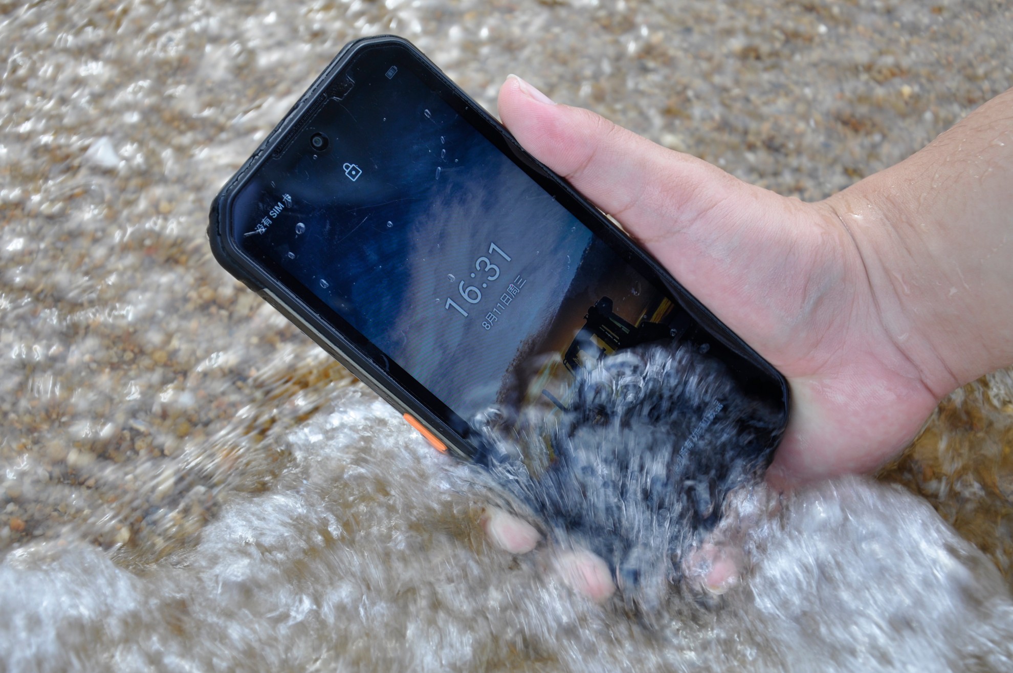 AORO A11热成像防爆手机：FLIR+IP68+5G，快速排查过热隐患