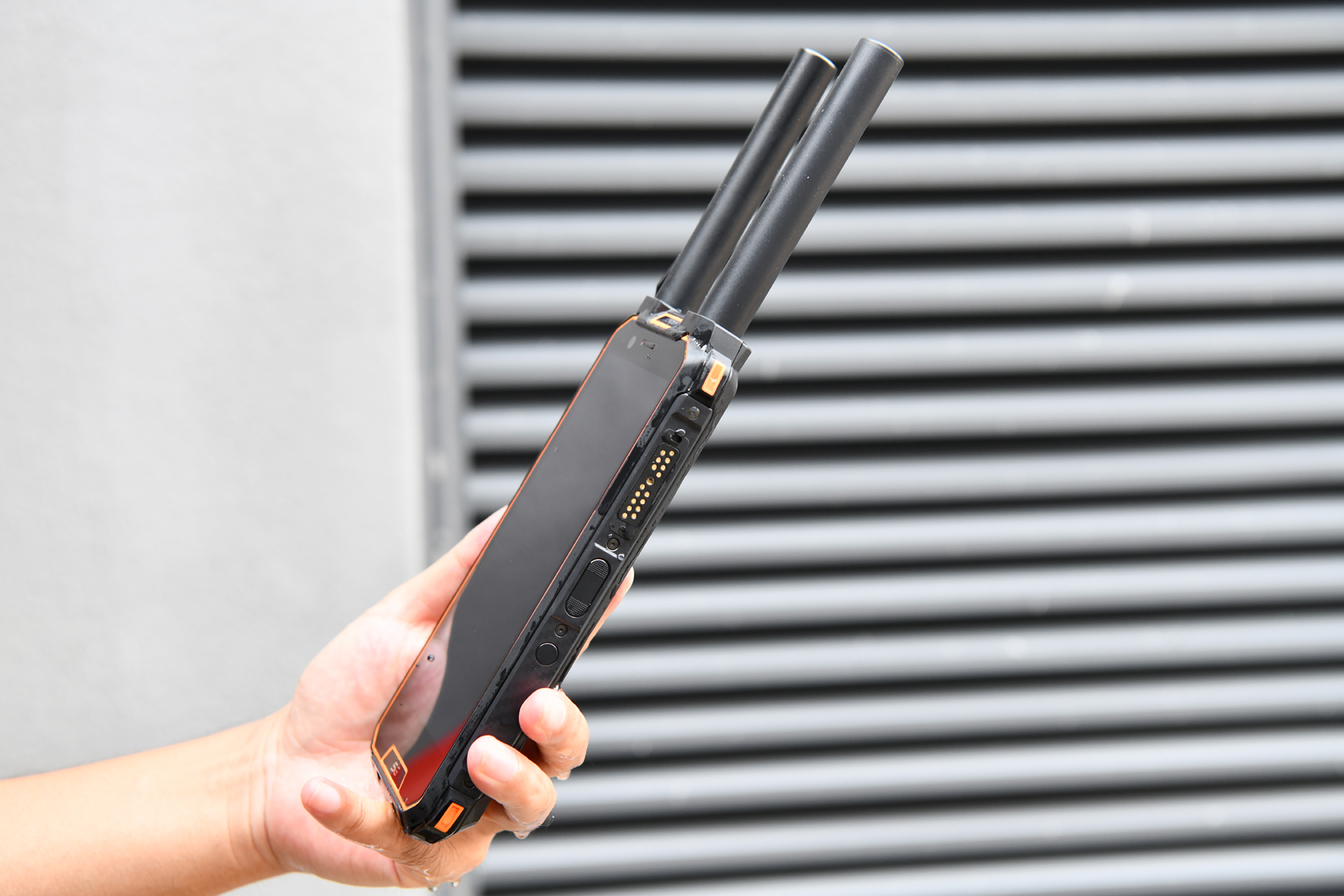 AORO M5 5G防爆手机：天通+低轨+POC，驱动人海战术向星际互联新质跃迁